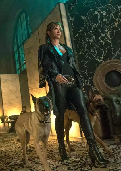 Halle Berry photo