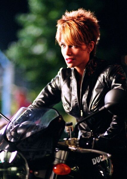 Halle Berry photo