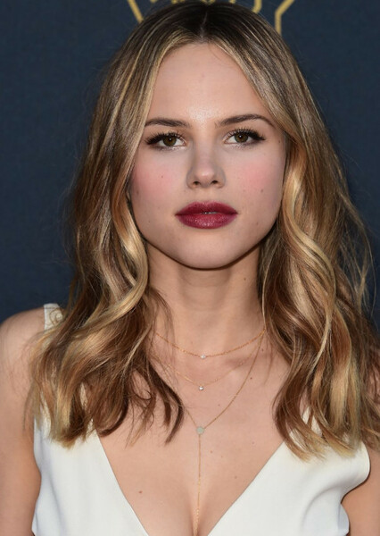 Halston Sage photo