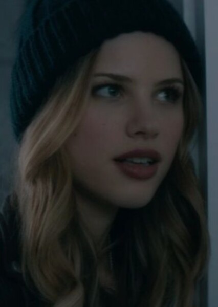 Halston Sage photo