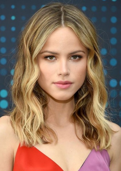 Halston Sage photo