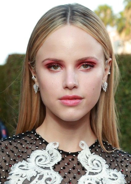 Halston Sage photo