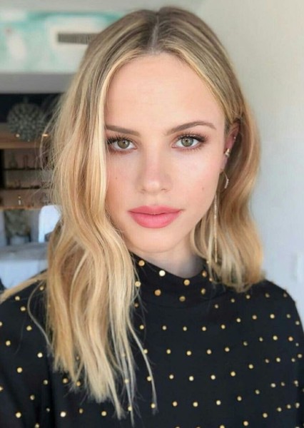 Halston Sage photo