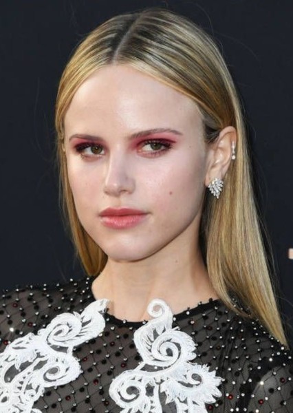 Halston Sage photo