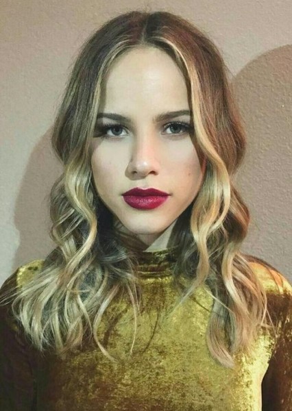 Halston Sage photo