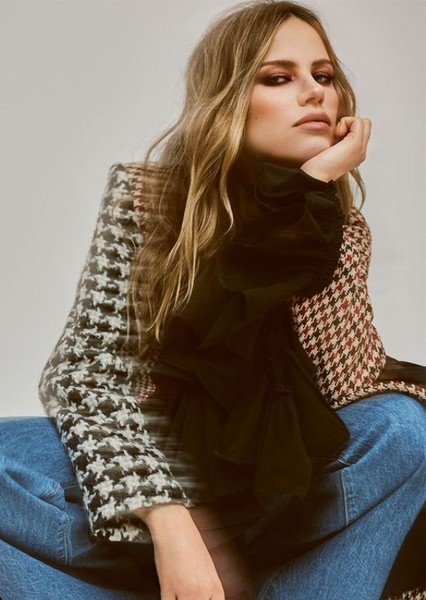 Halston Sage photo