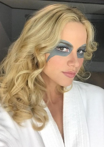 Halston Sage photo