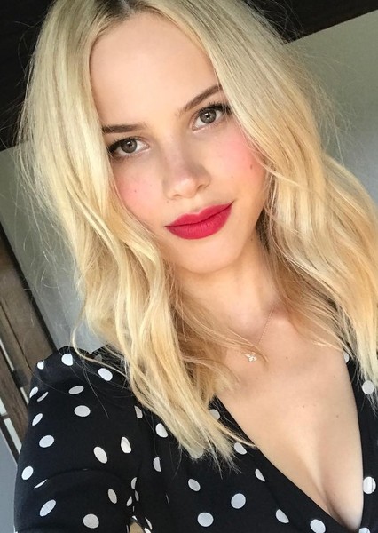 Halston Sage photo