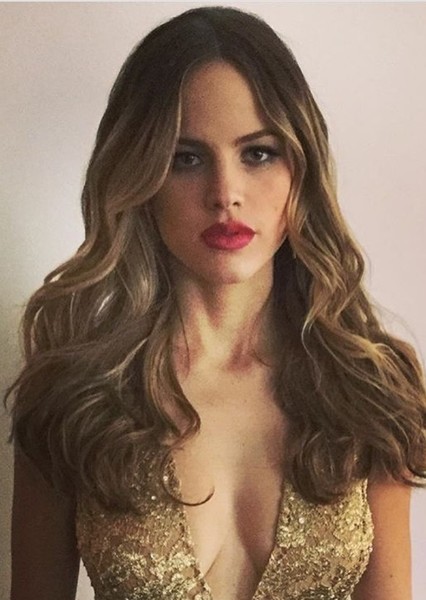 Halston Sage photo
