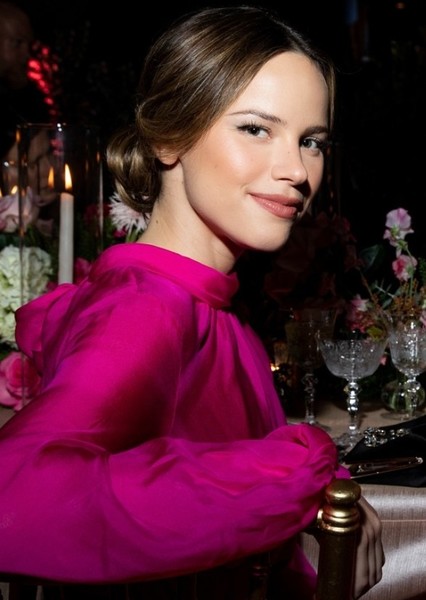 Halston Sage photo