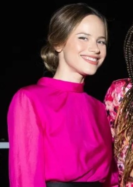 Halston Sage photo