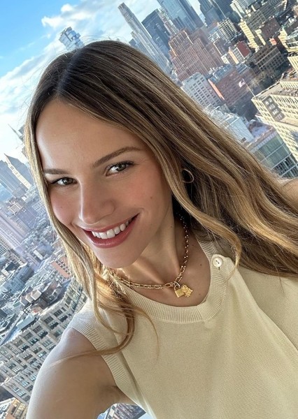 Halston Sage photo