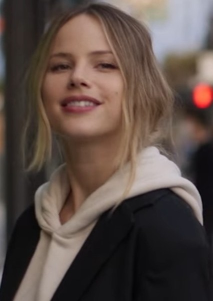 Halston Sage photo