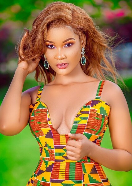 Hamisa Mobetto photo