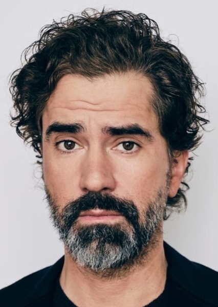 Hamish Linklater