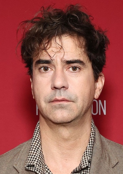 Hamish Linklater photo