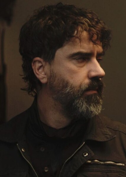 Hamish Linklater photo