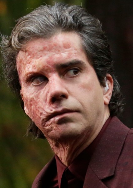 Hamish Linklater photo