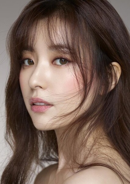 Han Hyo-joo as Kwon Yu-ri in Shining Stars: The Girls' Generation Story