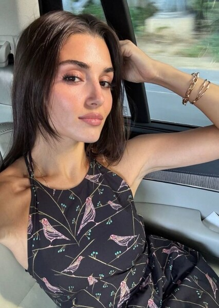 Hande Erçel photo