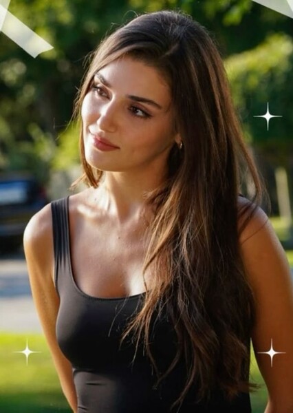 Hande Erçel photo