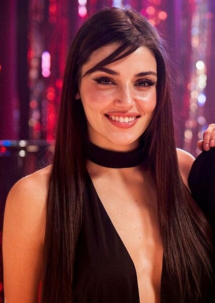 Hande Erçel photo