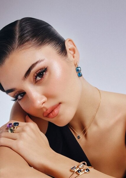 Hande Erçel photo