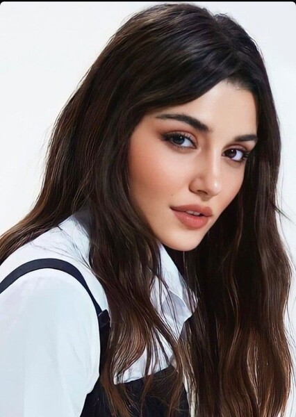 Hande Erçel photo