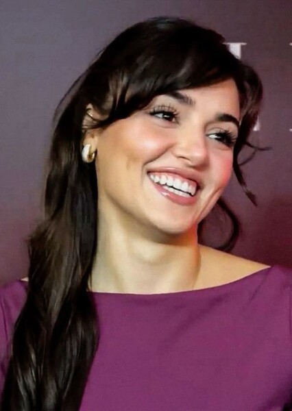 Hande Erçel photo