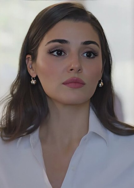 Hande Erçel photo
