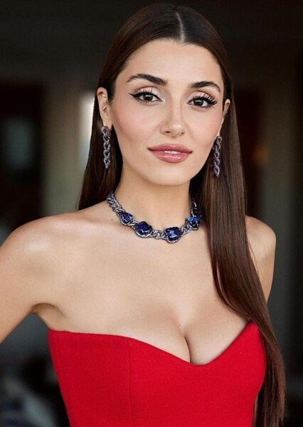 Hande Erçel photo