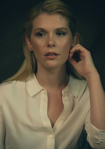 Hannah Arterton photo