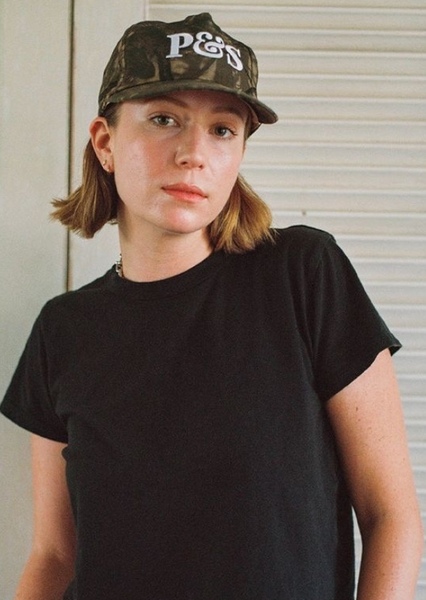 Hannah Einbinder photo