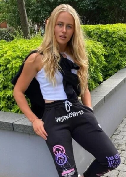 Hannah Hampton photo