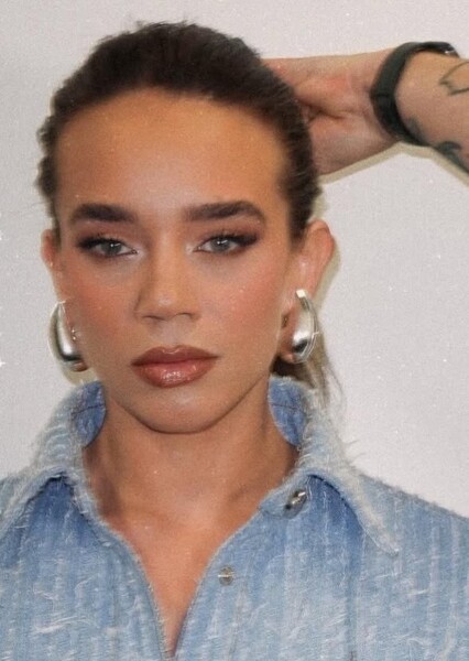 Hannah John-Kamen photo
