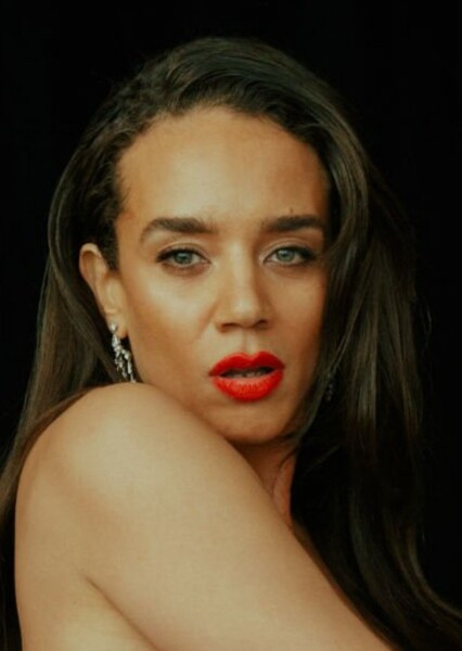 Hannah John-Kamen photo