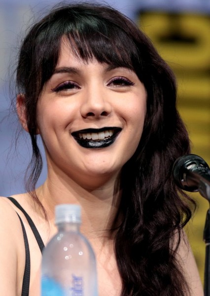 Hannah Marks photo