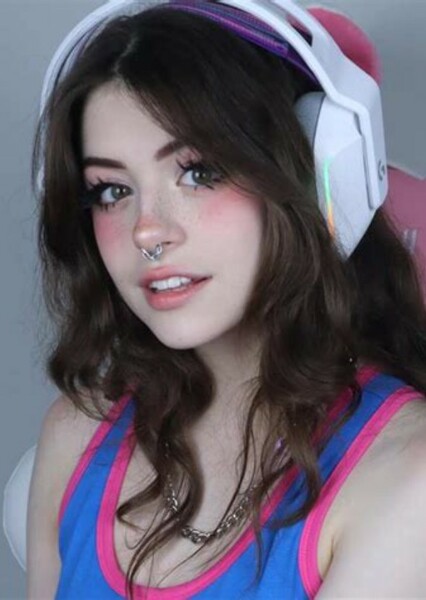 Hannah OwO photo
