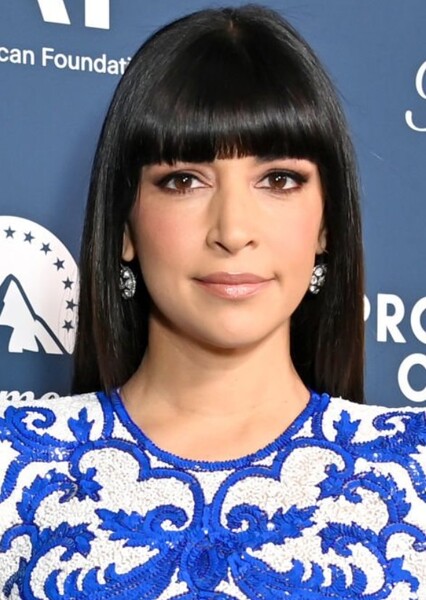 Hannah Simone photo