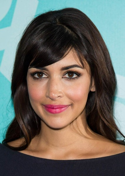 Hannah Simone photo