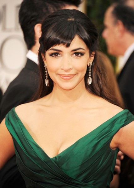 Hannah Simone photo