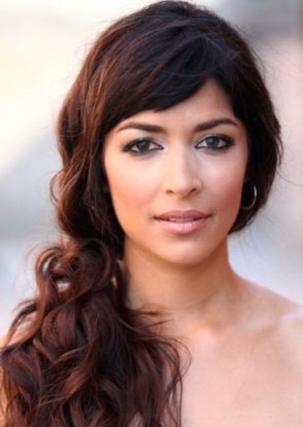 Hannah Simone photo