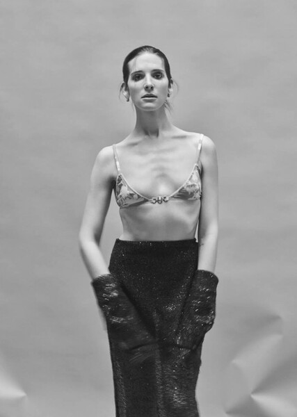 Hari Nef photo