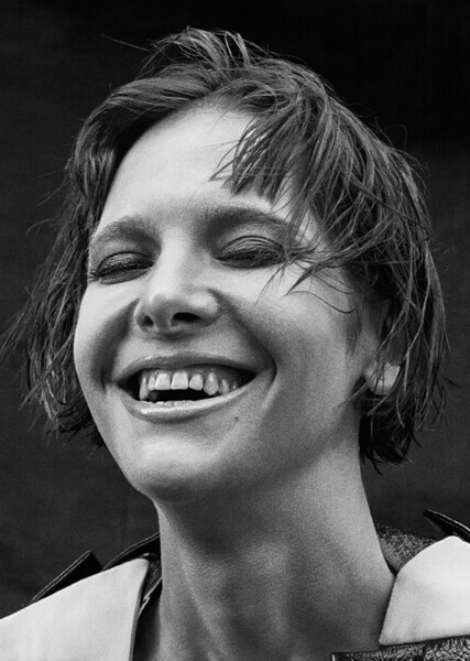Hari Nef photo