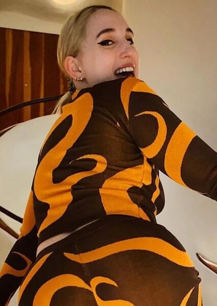 Harley Quinn Smith photo