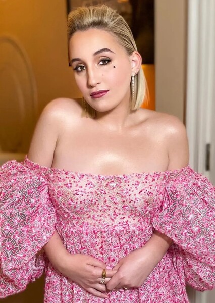Harley Quinn Smith photo