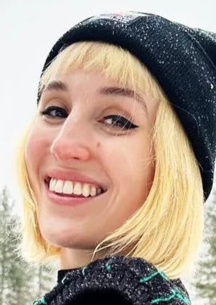 Harley Quinn Smith photo