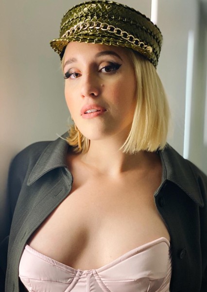 Harley Quinn Smith photo