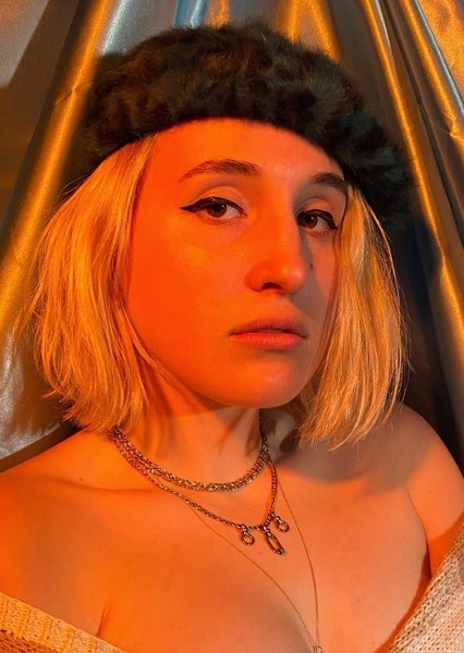 Harley Quinn Smith photo