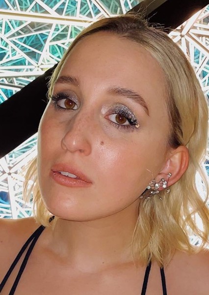 Harley Quinn Smith photo
